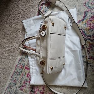 COACH 1941 OUTLAW SATCHEL 36 IN glovetanned pebble leather chalk/white